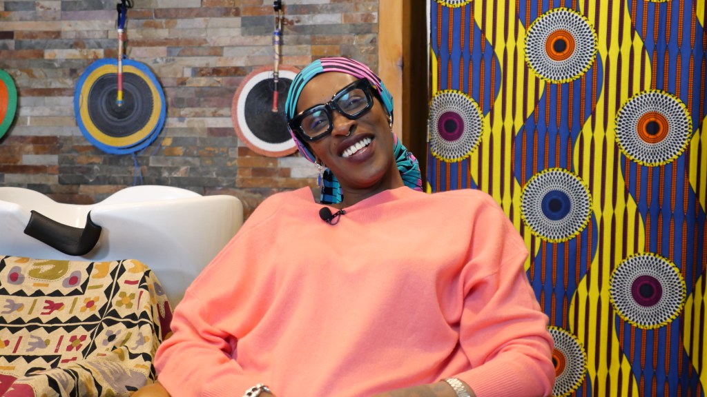 Djeynaba : Les défis du monde de la coiffure, du salariat à l’entrepreneuriat